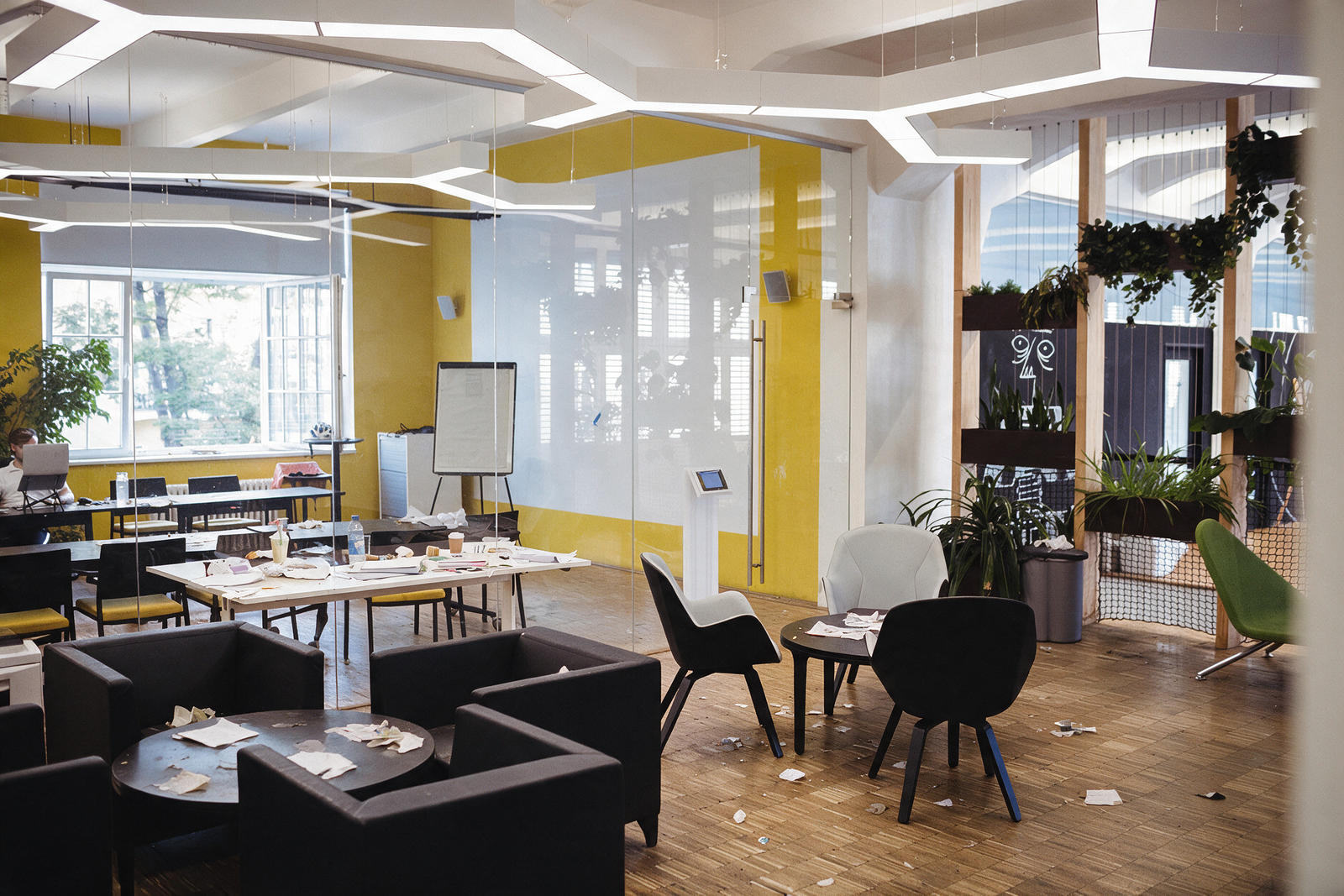 magnific__keep-the-same-office-camera-angle-and-overall-layo__40221
